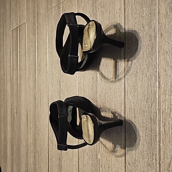 Strappy short black heels - Picture 4 of 7